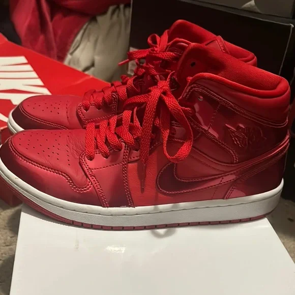 Jordan Red Sneakers High-Top Patent Leather - Picture 16 of 17